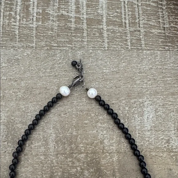 Elegant Black and White Floral Necklace - Picture 3 of 3